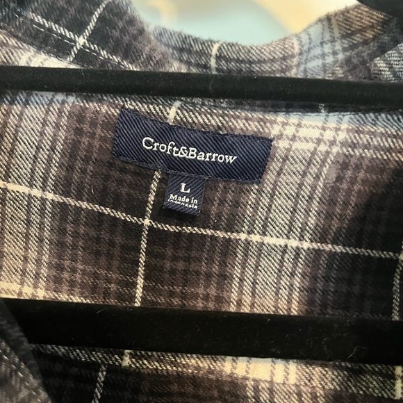 Men’s flannel button up - Picture 2 of 3